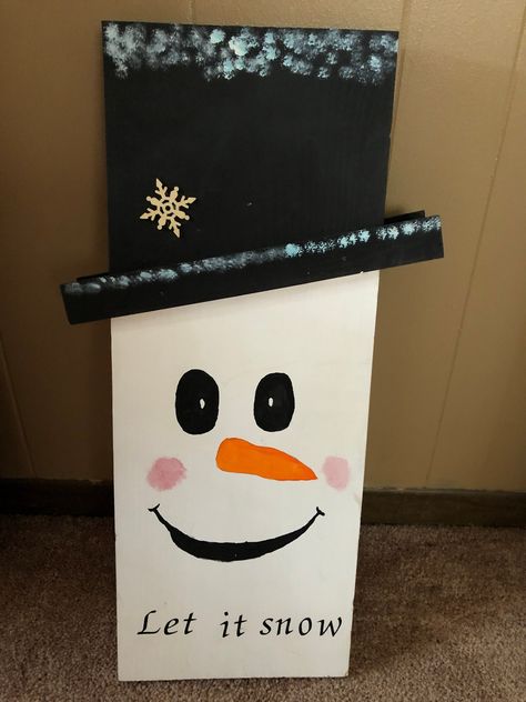 Reversible wooden handmade snowman/ scarecrow sign. This is a great piece for your fall and winter decorating.  24" x 13" It is recommended to keep out of direct weather elements. Wood Snowman Crafts, Snowman Boards, Wood Snowman, Christmas Wood Crafts, Snowman Crafts, Christmas Wood, Wooden Sign, Christmas Projects, Scarecrow