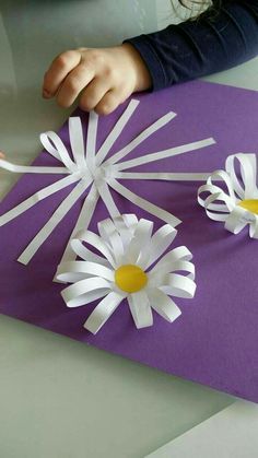 Påskeaktiviteter For Barn, Preschool Creative Art, Spring Crafts Preschool, Spring Preschool, Spring Crafts For Kids, Childrens Crafts, Mothers Day Crafts, Preschool Art, Crafts Ideas