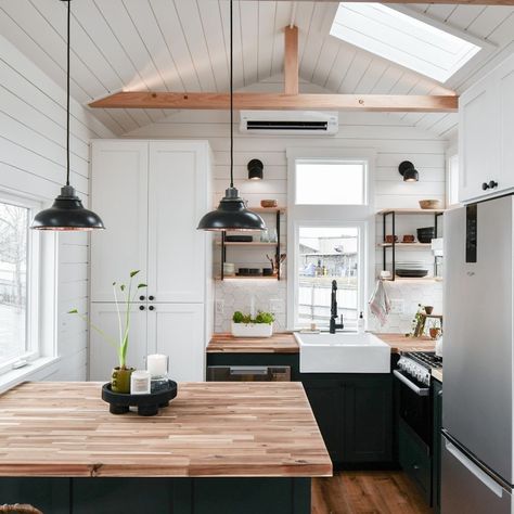 Kitchen Tiny House Ideas, Tiny House Modern Farmhouse, Tiny Home Kitchen With Island, Tiny House Set Up, Tiny House Kitchen With Island, Farmhouse Tiny House Interior Design, Decorating A Tiny House, Very Small Kitchen Design Tiny House, Tiny Farmhouse Interior