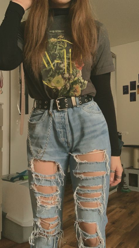 Soft E-girl Outfits, Egirl Astethic, Grunge Outfits With Jeans, Alt Girl Aesthetic Outfits, 90s Grunge Aesthetic Outfits Women, Instagram Grunge Aesthetic Clothes, Dark Indie Aesthetic Outfits, Rock Girl Aesthetic Outfits, 80s Grunge Aesthetic Outfits