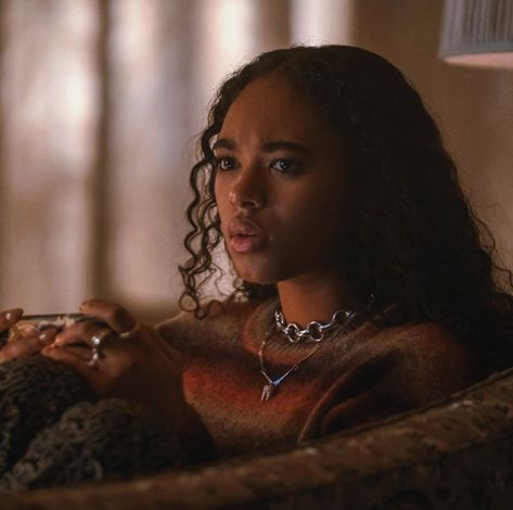 Chandler Kinney Icon, Raya Aesthetic, Angelina Johnson, Pearce Joza, Black Girlhood, Pretty Little Liars Original Sin, Chandler Kinney, Power Cut, Mike Wheeler