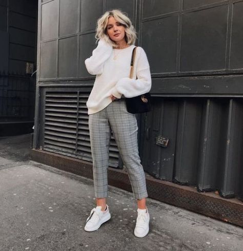 Take a look at the different ways to stylize plaid pants outfits for any occasion! Plaid Pants Outfit, Checked Pants, Outfits Trending, Casual Chic Spring, Trending Ideas, Checked Trousers, Outfit Combinations, Casual Chic Style, Work Outfits Women