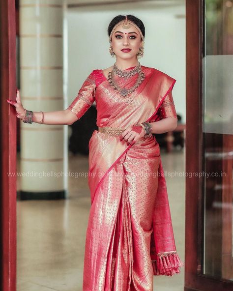 Kerala Hindu Bride Saree, Hindu Wedding Saree, Wedding Saree Kerala, Kerala Hindu Bride, Bride Kerala, Saree Kerala, Reception Sarees, Desi Things, Christian Bridal Saree