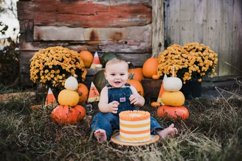 Pumpkin Theme Cake Smash, Cake Smash Fall Theme, October Smash Cake Ideas, Halloween Smash Cake Photoshoot, Fall First Birthday Photoshoot, Fall First Birthday Boy, Fall Cake Smash, Halloween Cake Smash, Halloween Smash Cake