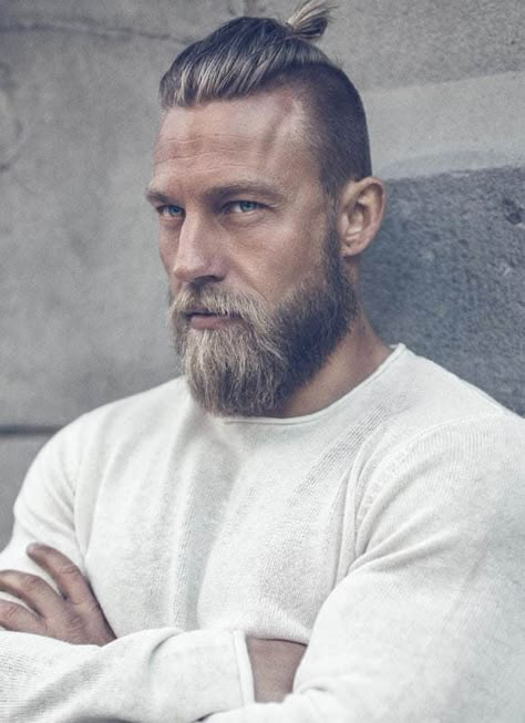 Viking Haircut, Beard Tips, Popular Mens Hairstyles, Beard Haircut, Trendy Mens Haircuts, Beard Growth Oil, Viking Beard, Top Knot Hairstyles, Viking Hair