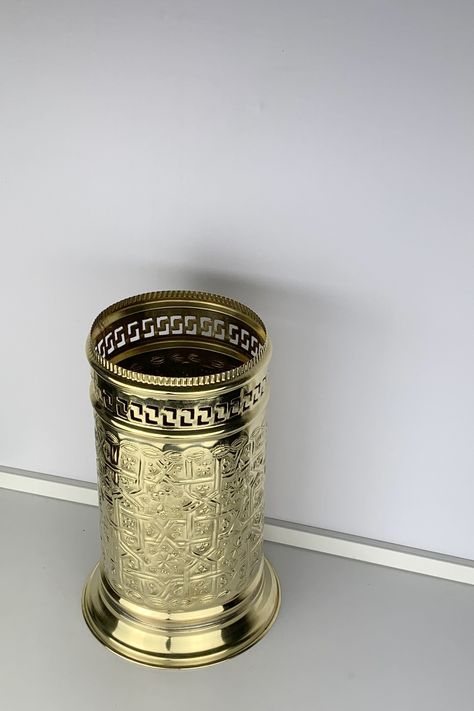 A Moroccan Traditional style unlacquered handmade brass waste basket that can add a special and authentic style to your space. Can be perfectly used in bathrooms, kitchens, offices. Handmade Brass, Unlacquered Brass, May 2023, Waste Basket, Traditional Style, Bathroom Accessories, Morocco, Trash Can, Bathroom Decor