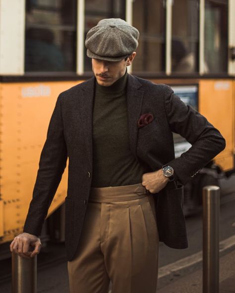 Marco Taddei on Instagram: “Back to 20s 😎 Mtm trousers by @corrado_trousers , pocket square by @nicky_milano1920 and cap by @cappellificiobiellese  #back #20s…” Pocket Square, A Man, Street Style, Trousers, Square, On Instagram, Instagram