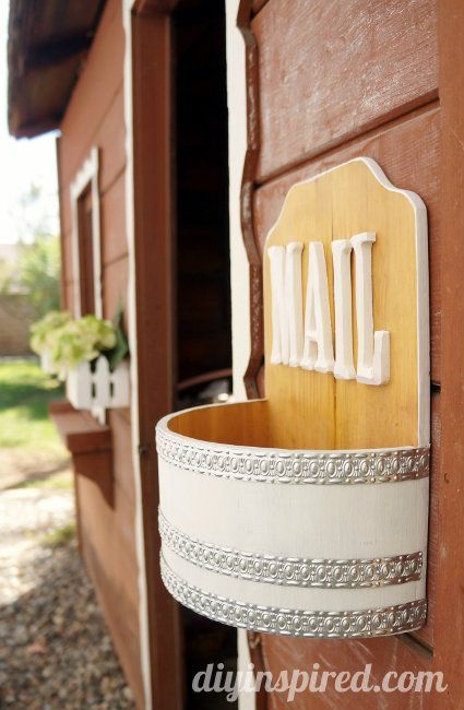 Playhouse DIY Mini Makeover- Add a little mailbox out of thrift store finds. #3MDIY #3MPartner Outdoor Playhouse Ideas, Mailbox Diy, Playhouse Diy, Playhouse Decor, Playhouse Interior, Playhouse Kits, Kids Playhouse Outdoors, Girls Playhouse, Mailbox Ideas