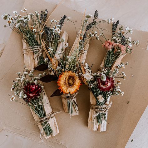 Everlastinglilthings Palo Santo & Dried Flowers Bundles Moody Boho, Mini Bouquets, Bud Vases Flowers, Dried Flowers Bouquet, Fall Centerpieces, Dried Flowers Wedding, Boho Wreath, Dr Sebi, Elegant Halloween