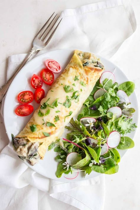 Chicken Florentine Crepes on plate with salad and tomatoes. Chicken Florentine Crepes Recipe, Chicken Florentine Crepes, Savory Crepes Filling, Low Carb Crepe, Chicken Crepes, Low Carb Dinner Chicken, Crepes Filling, Crepes And Waffles, Chicken Florentine