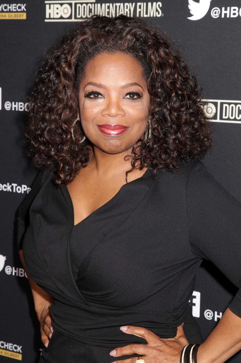 Every year Oprah reveals her favorite things just before the holidays, and every year it's like she forgets that the whole world doesn't make $165 million annually. Long Weave Hairstyles, Hair Expo, Easy Care Hairstyles, Hairstyles For Women Over 50, Short Grey Hair, Famous Black, Code Black, Hair Makeover, Hairstyles Over 50