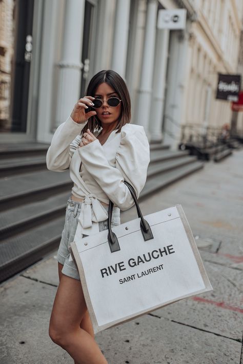 Rive Gauche Ysl Bag Outfit, Rive Gauche Ysl Bag, Ysl Bag Outfit, Ysl Tote Bag, Lorna Luxe, Ysl Tote, Ysl Rive Gauche, Levis Shorts, Top Street Style