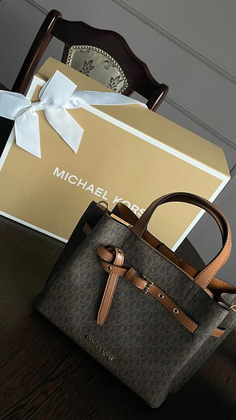 Michael Kors Bag Aesthetic, Mk Bags Michael Kors Mk Handbags, Mk Bags Michael Kors, Luxury Bags Collection, Daily Bag, Mk Bags, Luxury Purses, Fancy Bags, Bags Aesthetic