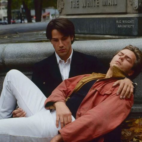 river phoenix, keanu reeves, my own private idaho, mopi, gus van sant, 90s, 90s movies, mike waters, scott favor, lgbtq movies River Phoenix Rare, River Phoenix And Keanu Reeves, Private Idaho, Norton Commando, My Own Private Idaho, River Phoenix, Oliver Twist, Big Photo, Film Inspiration