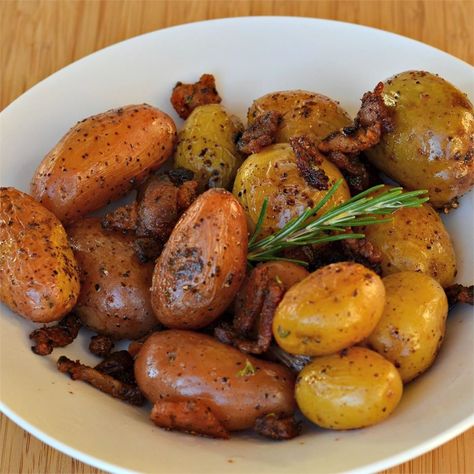 Marble Potatoes, Oven Roasted Baby Potatoes, Pan Roasted Potatoes, Carrots In Oven, Baby Potato Recipes, Roasted Baby Potatoes, Recipe Potato, Herb Roasted Potatoes, Food Boards