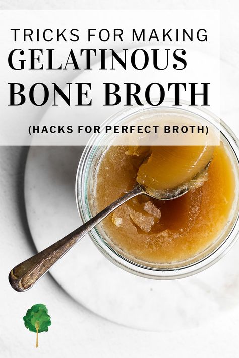 Bone Broth Soup Recipes, Slow Cooker Bone Broth, Chicken Bone Broth Recipe, Bone Broth Benefits, Meat Stock, Broth Diet, Homemade Broth, Bone Broth Diet, Making Bone Broth