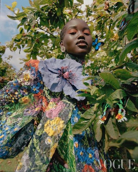 Adut Akech, British Vogue, January 2021 Nadine Ijewere, Adut Akech, Photographie Portrait Inspiration, One With Nature, Vogue Uk, Foto Art, Beautiful Stories, Super Natural, British Vogue