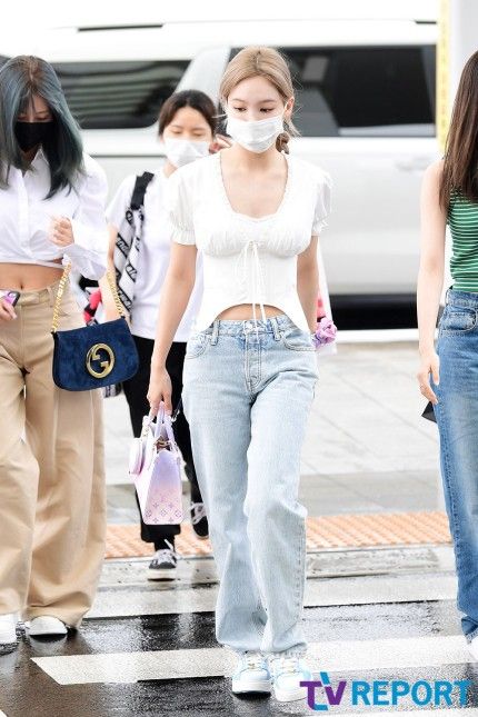 Girl Fits, Korean Actress, Airport Style, Airport Outfit, Casual Fit, Outfit Casual, Streetwear Outfit, Outfits Casuales, Casual Fits