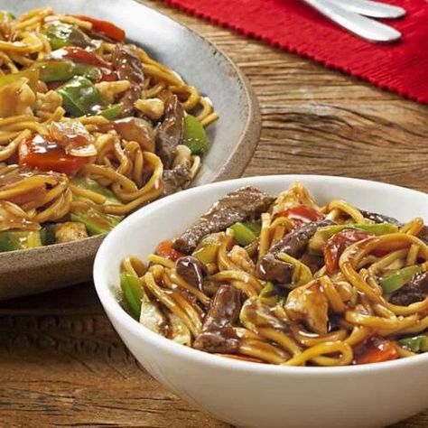 Aprenda como fazer Yakisoba de carne simples em casa Chicken Yakisoba, Portobello, Pad Thai, Japchae, Meal Prep, Noodles, Pasta, Meat, Chicken