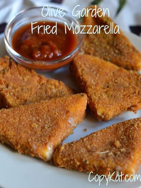 Olive Garden Fried Mozzarella. (Copykat)  Delicious crispy breading, with warm stringy cheese inside. Blue Collar Recipes, Copycat Food, Fried Mozzarella, Mozzarella Sticks Recipe, Olive Garden Recipes, Copykat Recipes, Copycat Restaurant Recipes, Mozzarella Sticks, Garden Recipes