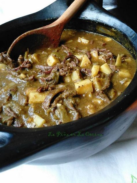 Chile Con Carne y Papas Green Chili Beef, Chili Beef, Authentic Mexican Recipes, Meat And Potatoes, Chile Recipes, Carne Guisada, Beef And Potatoes, Hispanic Food, Green Chili