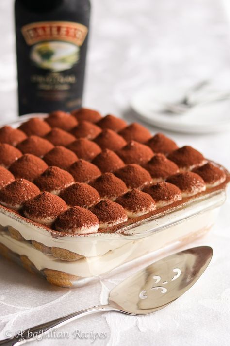 Baileys Tiramisu - A baJillian Recipes Baileys Tiramisu, Italian Desserts Traditional, Biscoff Cake, Snack Cakes, Baileys Irish, Tiramisu Recipe, Buttery Cookies, Baileys Irish Cream, Italian Desserts