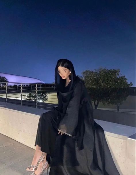 Khaleeji Abaya, Abaya Outfit, Modest Casual Outfits, Modest Fits, Hijabi Aesthetic, Modesty Fashion, Muslimah Aesthetic, Hijabi Outfits, Arab Fashion