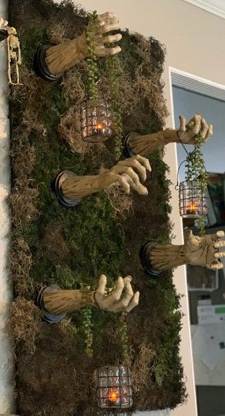 DIY Zombie Hand Moss Wall – Proud House Project Zombie Signs Diy, How To Make A Zombie Prop, Haunted Rooms Ideas, Zombie Room Ideas, Foam Board Halloween Projects, Zombie Room Decor, Diy Scary Halloween Decor, Zombie Apocalypse Halloween Decorations, Halloween Decorations With Skeletons