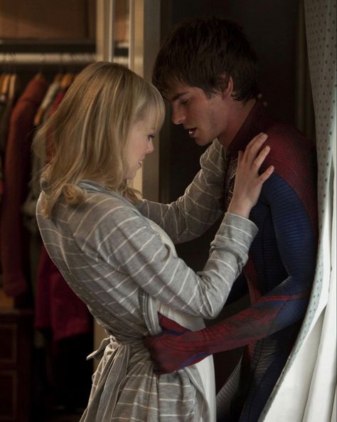 Peter And Gwen, Andrew Garfield Spiderman, Garfield Spiderman, Image Spiderman, Bug Boy, Amazing Spiderman Movie, Spiderman Movie, The Amazing Spider Man, Celebrity Look Alike