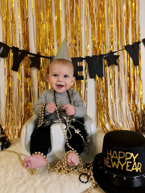 Baby New Year Photoshoot, Baby Boy New Years Birthday, New Year Baby Pictures, 6 Month New Years Pictures, Newborn New Years Photography, New Years Monthly Baby Picture, Baby Nye Photos, New Year Monthly Baby Picture, New Years Milestone Picture