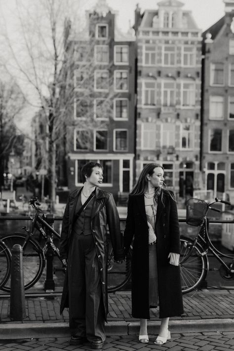 Amsterdam couple photoshoot | Museum couple photoshoot | Esme+Rebecca Museum Couple Photoshoot, Moody Couple Photoshoot, Amsterdam Photoshoot, Photoshoot Museum, Jake Warden, Museum Couple, Moody Couple, Amsterdam Couple, Dam Square