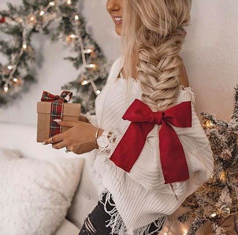 Photoshoot With Braids, Christmas Hairstyle, Outfits Minimalist, Christmas Hairstyles, Long Bob Hairstyles, Pretty Christmas, Shoes Luxury, Christmas Hair, Dresses Outfits