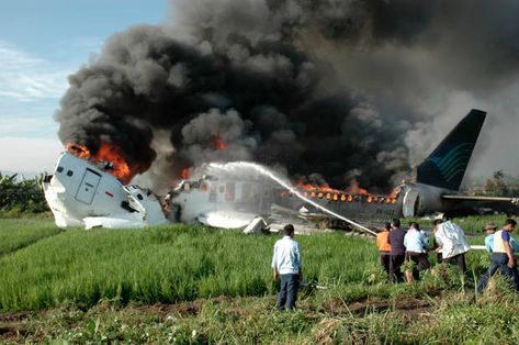 March 7, 2007 - Tragic Plane Crashes Plane Crash Photos, Aviation Accidents, Asiana Airlines, China Airlines, Rescue Workers, Aerial Acrobatics, Malaysia Airlines, Airline Flights, Aircraft Pictures