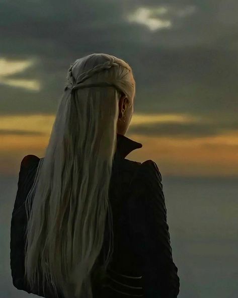 Princess Rhaenyra Hair, Danaerys Targaryen Hairstyles, Danaerys Hair, Rhaenyra Targaryen Braids, Dragon Rider Hairstyles, House Of Dragon Hairstyles, Rhaenyra Targaryen Hairstyle, House Of The Dragon Hairstyles, Rhaenyra Targaryen Hair