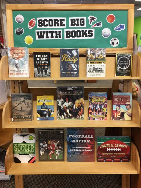 Sports themed library book display. "Score big with books." Month Themes, Library Job, School Library Book Displays, Librarian Ideas, School Library Lessons, Board Themes, Sports Classroom, March Reading, Read A Thon