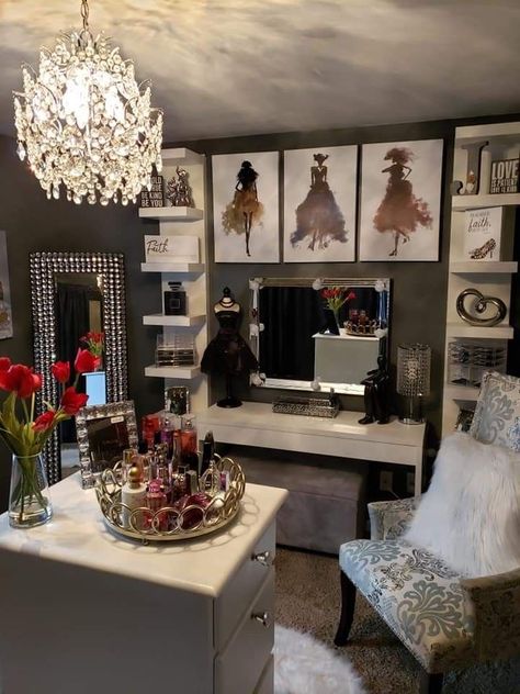 Bedroom Turned Closet, Chic Dressing Room, Diva Room, Vanity Room Ideas, Spare Bedroom Closets, She Room, Dream Dressing Room, Beauty Rooms, Dressing Room Ideas