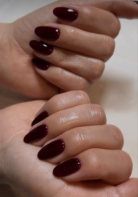 Bold Nail Designs, Almond Nail Shapes, Fall Nude Nails, Nail Autumn, Red Summer Nails, Autumn Manicure, Kutek Disney, Brown Nails Design, Dark Red Nails