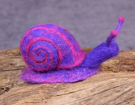 Snail Felted Snail, Felted Mushrooms, Hedgehog Craft, Felt Mushroom, Needle Felting Diy, Felt Fox, Needle Felting Projects, Wool Art, Wool Projects