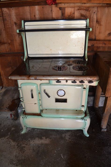 1900-1920 Wood Stove Green Enamel & Nickel plated Premier Dual F Converted | eBay Wood Cook Stove Kitchen, Antique Kitchen Stoves, Wood Burning Cook Stove, Vintage Kitchen Appliances, Wood Stove Cooking, Old Stove, Door Slam, Antique Stove, Vintage Stoves