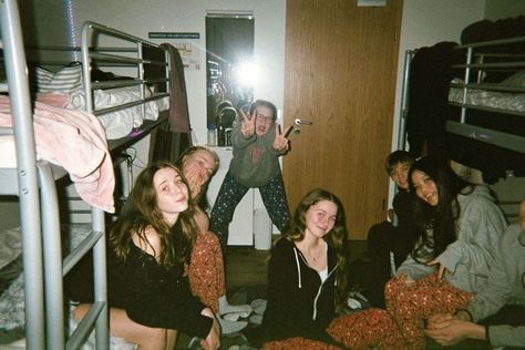 Friends Sleepover, I Need Friends, Camping Aesthetic, Need Friends, Plaid Shirts, Cute Friend Photos, Summer Friends, School Trip