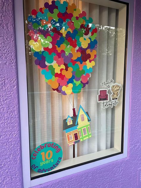 Disney Birthday Window Decoration, Decorating Disney Resort Room Birthday, Disney World Resort Window Decorations, Disney Resort Door Decorations, Disney Hotel Door Decorations, Disney Window Decoration Resorts Ideas, Disney World Window Decorations Ideas, Disney Christmas Window, Disney Hotel Window Decorations