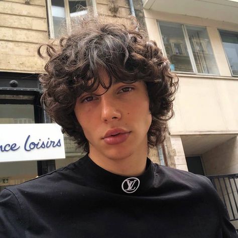 Streetwear High Fashion, Long Curly Hair Men, Cozy Streetwear, Gents Hair Style, Men Haircut Curly Hair, High Fashion Trends, Wavy Hair Men, Men's Streetwear