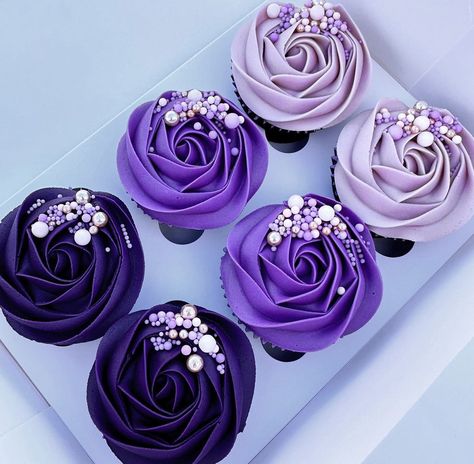 Purple Party Foods, Purple Wedding Cupcakes, Blue Wedding Cupcakes, Silver Cupcakes, Cupcake Videos, Chocolate Ganache Recipe, Purple Cupcakes, Butterfly Cupcakes, 50k Followers