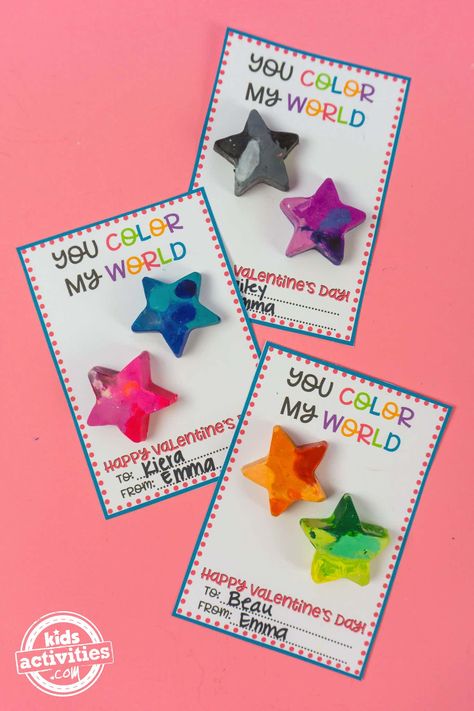 Make your own galaxy crayons for bright and colorful printable Valentines! If you're looking for colorful and unique Valentine's Day cards, we have the per Elementary Activities, Valentines Day Valentines Day Sayings, Crayon Valentines, Valentines Diy Kids, Valentines Kids, Kindergarten Valentines, Diy Crayons, Crayon Crafts, Valentinstag Party, Diy Galaxy