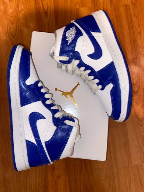 Jordan 1 Blue And Gold, Kentucky Blue Jordans, Blue Jordans Outfit, Quince Shoes, Custom Jordan, Sneakers Nike Jordan, School Shoe, Nike Air Jordan Shoes, Back To School Shoes