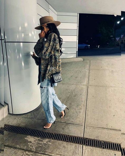 street style fashion Look Jean, Looks Street Style, Mode Inspo, Looks Chic, Looks Style, Winter Fashion Outfits, Fall Winter Outfits, Oversized Shirt, Outfits Casuales