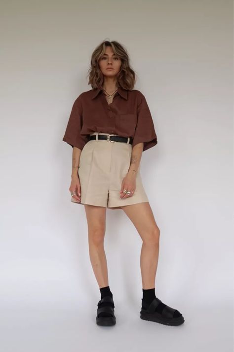 Tailored Linen Shorts curated on LTK Non Binary Summer Outfits, Casual Professional Outfit, Summer Minimalist Outfit, Tailored Shorts Outfit, Linen Summer Outfits, Smart Closet, Linen Style Fashion, Tailored Clothes, Professional Outfits