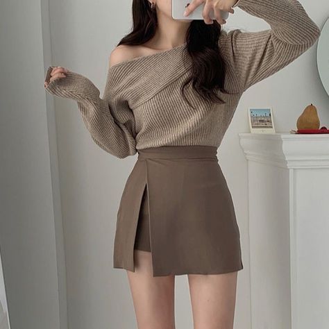 Outfit Elegante, Short Skirts Outfits, Apricot Clothing, Outfit Elegantes, Short Pollera, Asymmetric Skirt, Womens Black Shorts, Skirt For Women, Asymmetrical Skirt