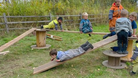 Loose Parts Playground, Loose Parts Play Preschool, Loose Parts Play Outdoor, Outdoor Loose Parts, Forest School Ideas, Forest Playground, Daycare Playground, Stem Preschool, Forest Preschool