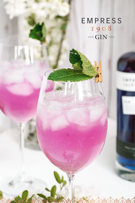 This spring spritz is a favourite for garden parties and afternoon happy hours alike. If you’re a fan of floral flavours, this cocktail is for you! 🌸 - SPARKLING ELDERFLOWER: 2oz Empress 1908 Gin ½oz Lime Juice ½oz Elderflower Liqueur 5-6 Mint Leaves Elderflower Soda/Tonic (to top) - #EmpressGin Sparkling Elderflower Cocktail, Empress Gin Spritz, Empress Gin Elderflower Cocktail, Elderflower Tonic Cocktail, Gin And Elderflower Cocktail, Elderflower Gin Cocktail, Gin Spritz Cocktail, Booze Board, Empress Gin